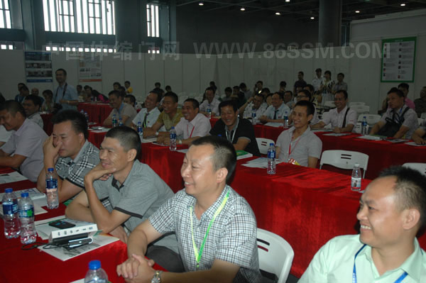 论坛现场气氛热烈