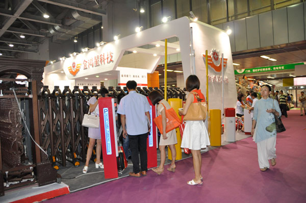 参观的客商络绎不绝