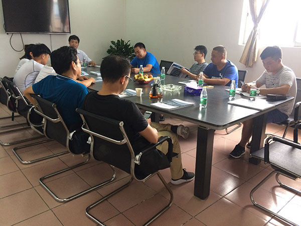 新品好评如潮  现场订单不断